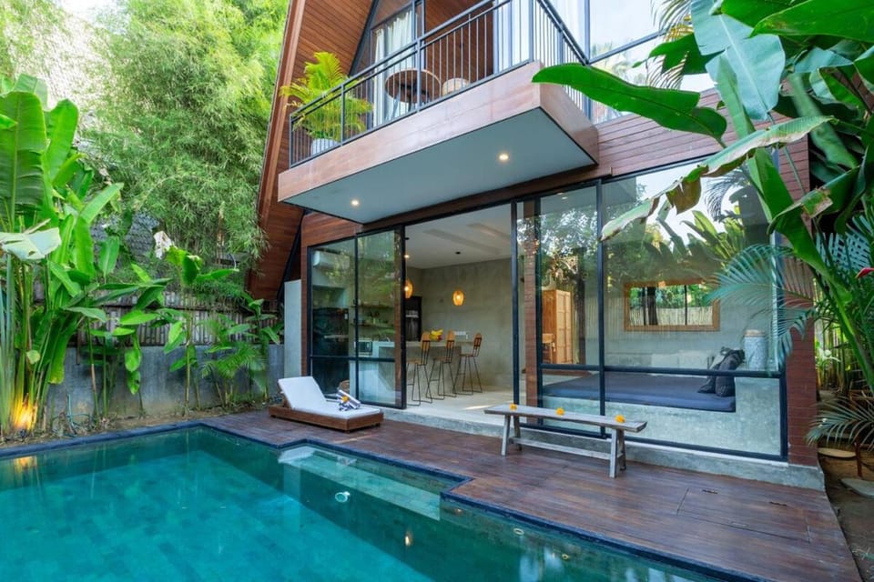 Property building, Patio, Garden, View (from property/room), Balcony/Terrace, Garden view, Pool view, Swimming pool, sunbed