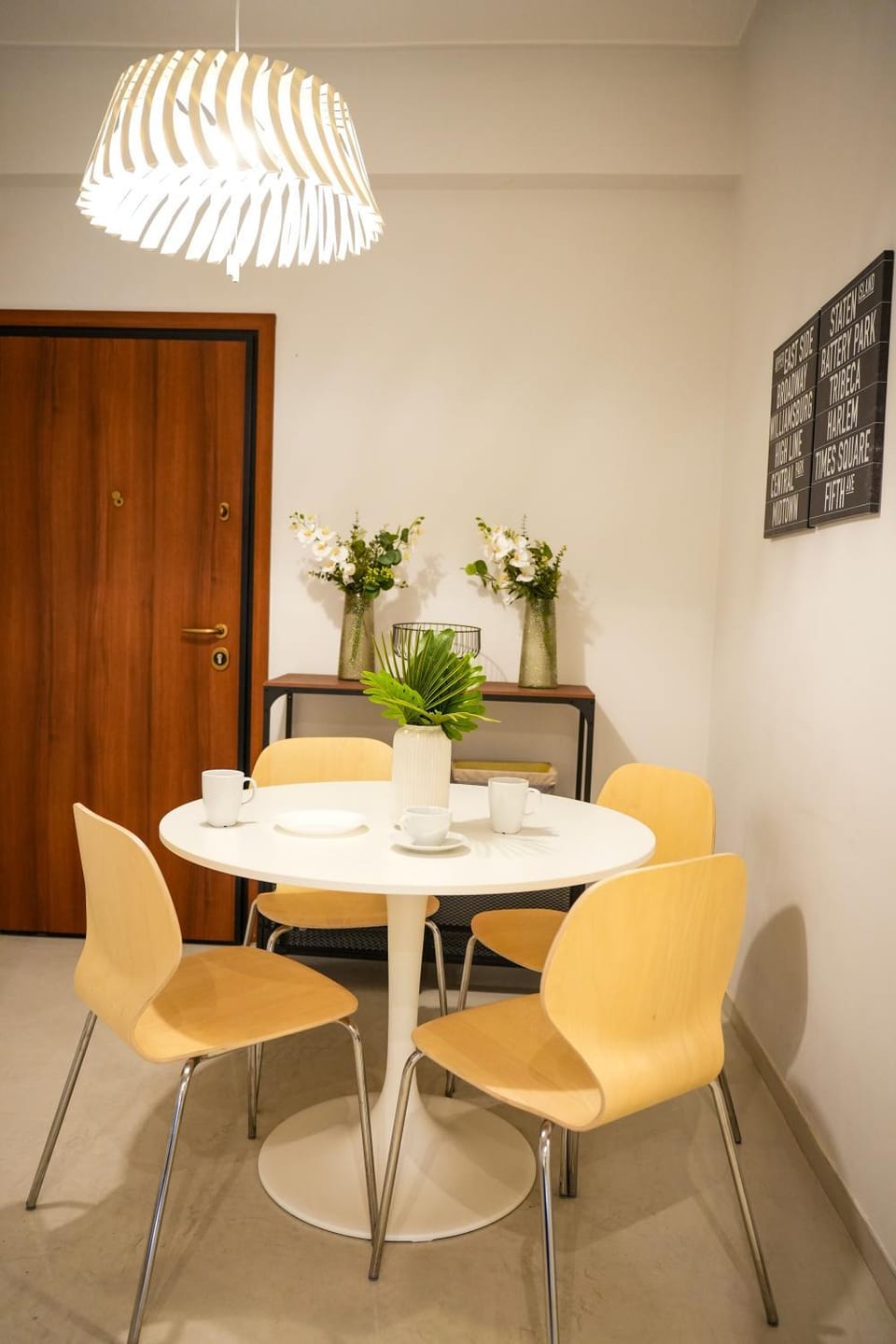Seating area, Dining area