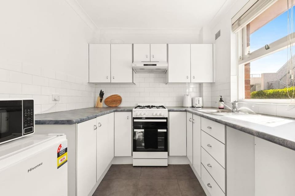 Kitchen or kitchenette, Other, oven, stove