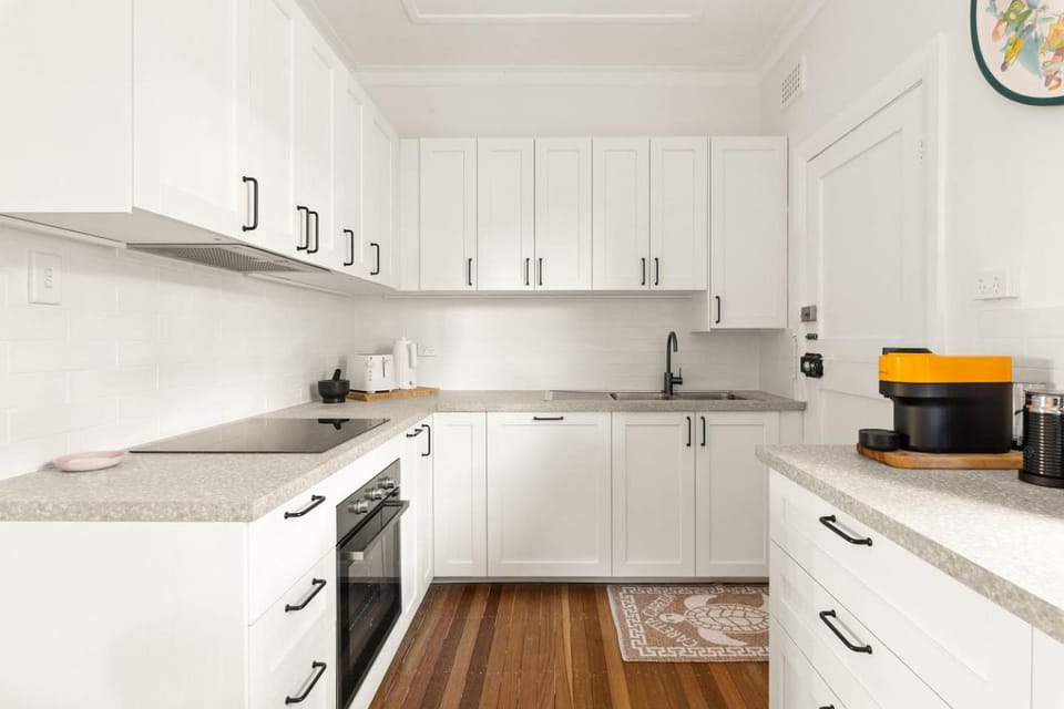 Coffee/tea facilities, Kitchen or kitchenette, oven