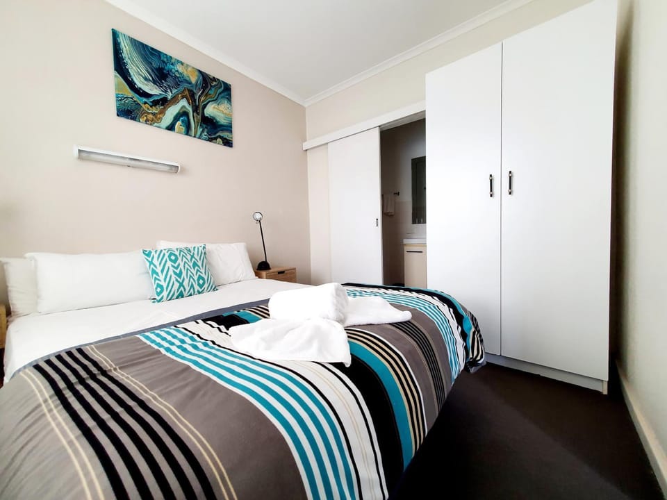 Bed, Bedroom, towels, wardrobe