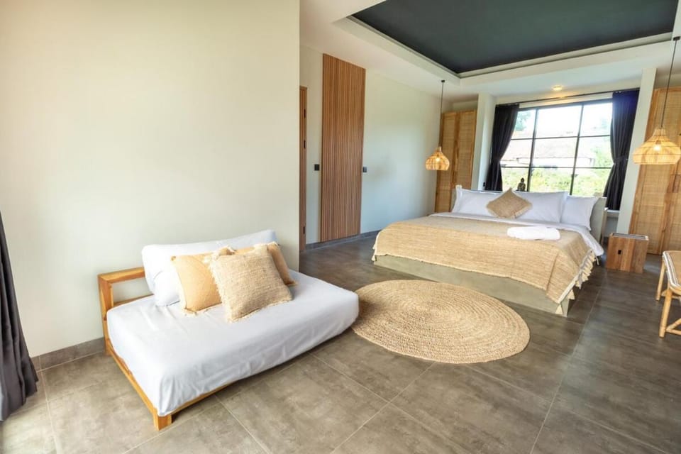 Bed, Seating area, Bedroom