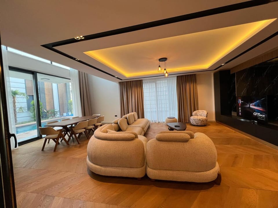 TV and multimedia, Living room, Seating area