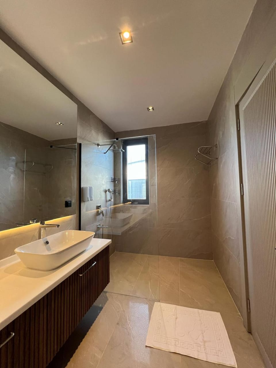 Bathroom, Bath, towels