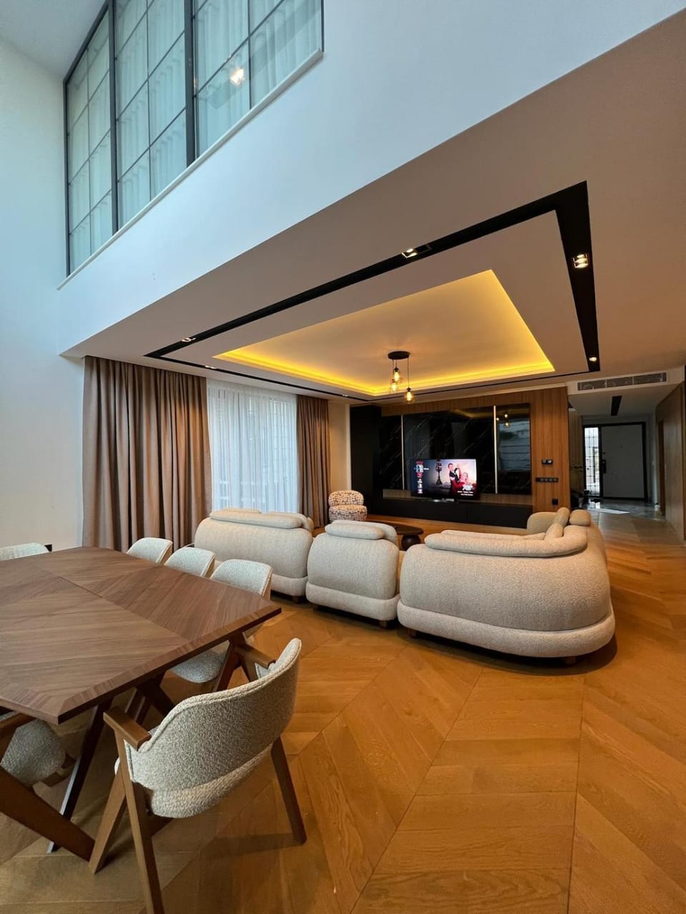 Communal lounge/ TV room, TV and multimedia, Living room, Seating area, Evening entertainment