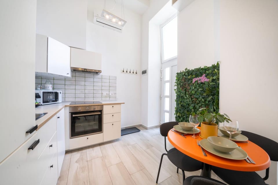 Dining area, oven, stove