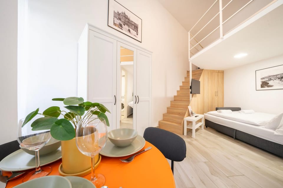 Bed, Photo of the whole room, Dining area