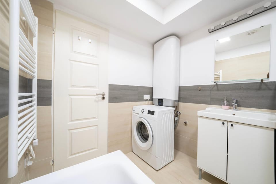 Bathroom, towels, washing machine