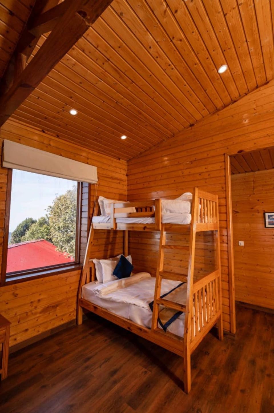 Bed, Photo of the whole room, Bedroom, bunk bed, towels