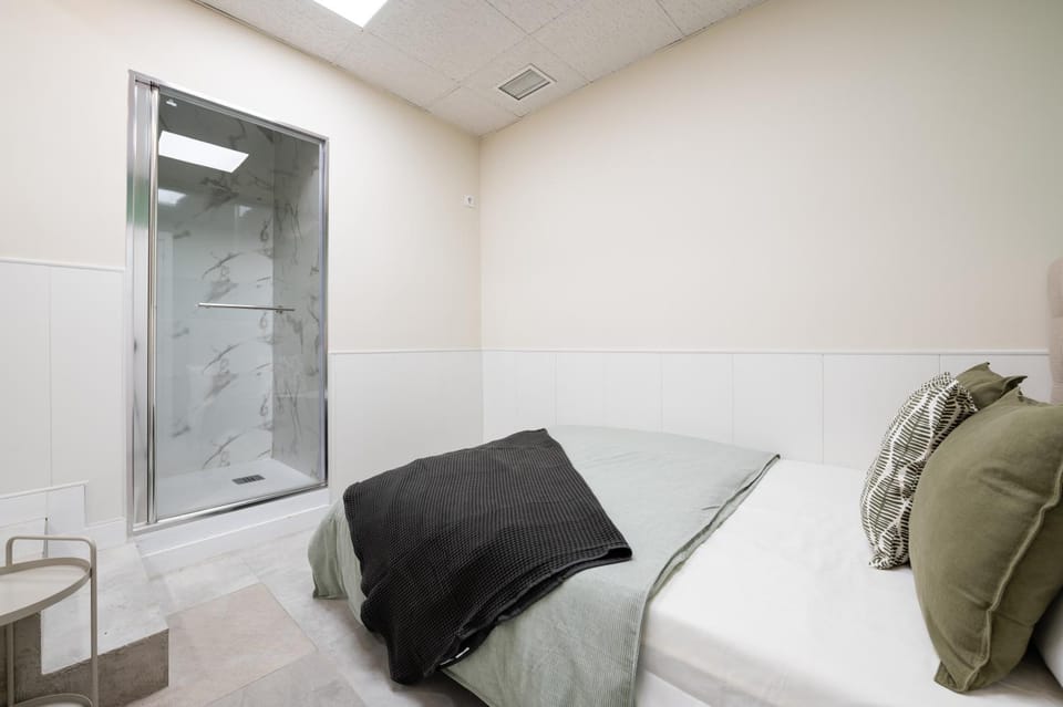 Shower, Bed, Bedroom