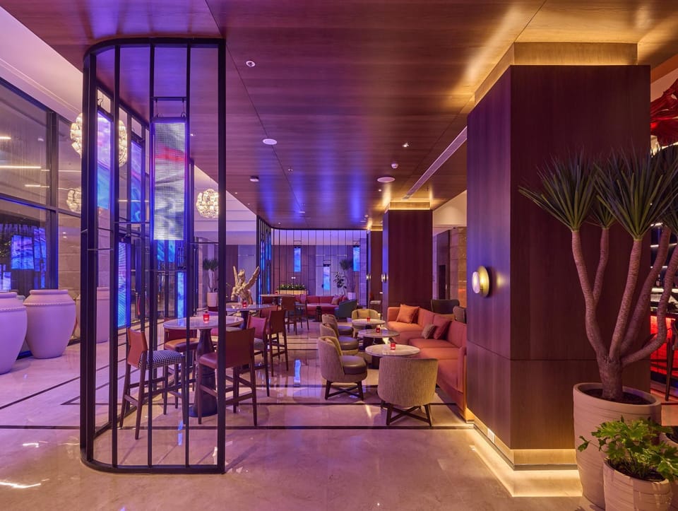 Restaurant/places to eat, Seating area
