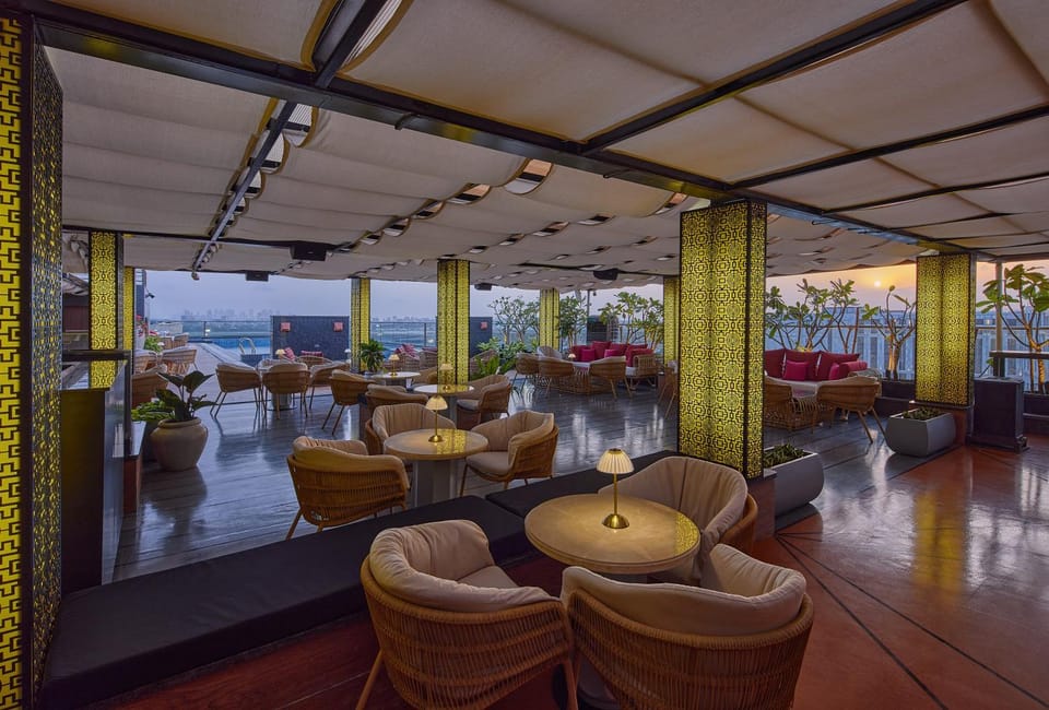 Restaurant/places to eat, Lounge or bar