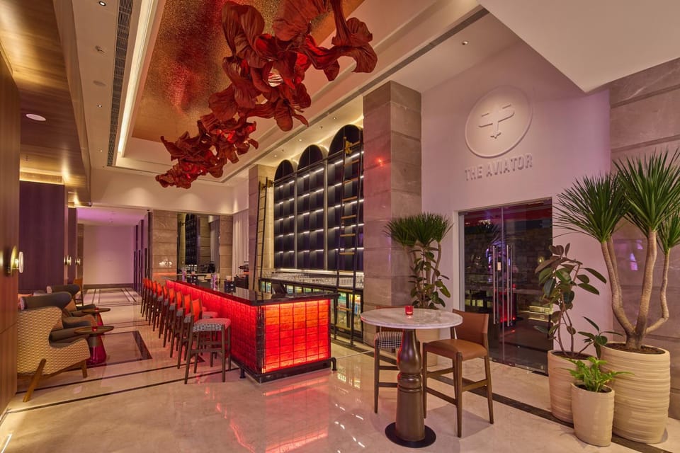 Restaurant/places to eat, Lounge or bar