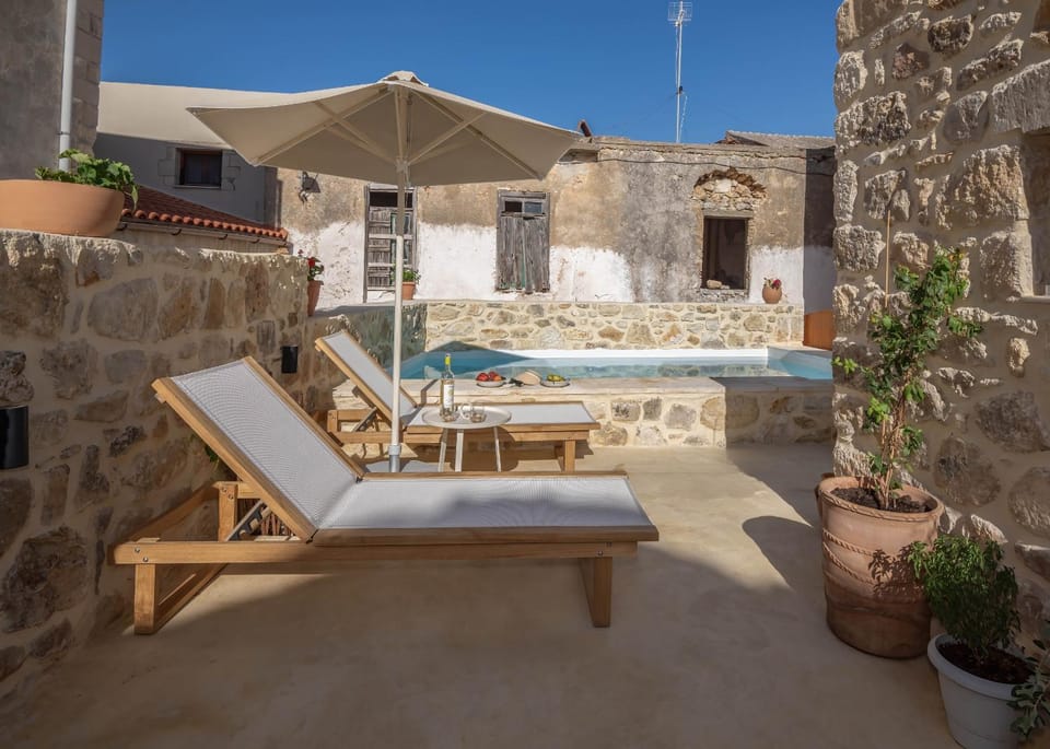 Patio, Day, Pool view, Swimming pool, sunbed
