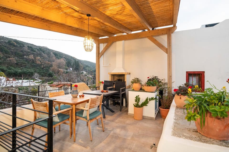 Property building, Day, View (from property/room), Balcony/Terrace, Mountain view