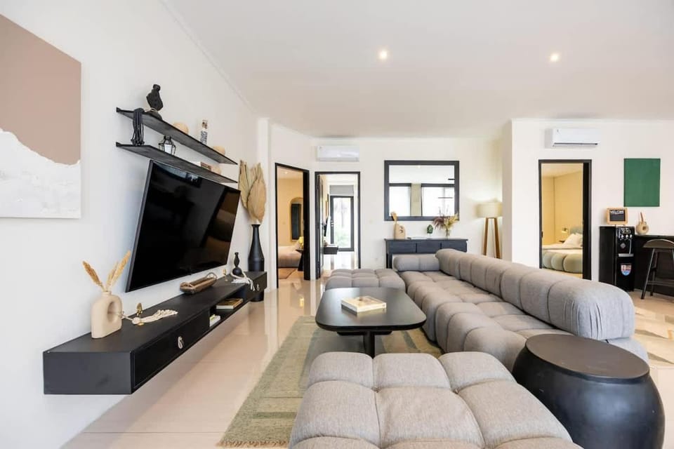 Damai Suite Relax & Comfort in Canggu 3BR Apartment in North Kuta