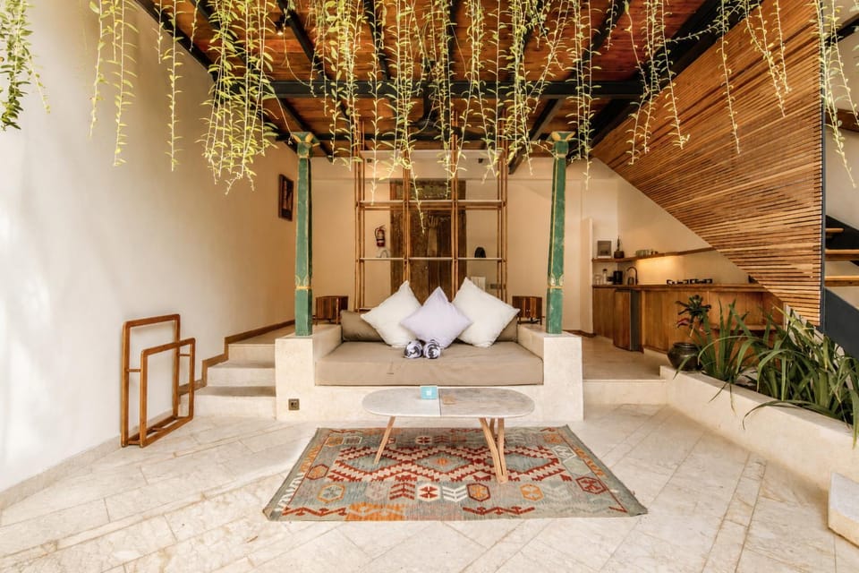 Stylish 1-BR Villa with Pool, 800m to Echo Beach House in North Kuta