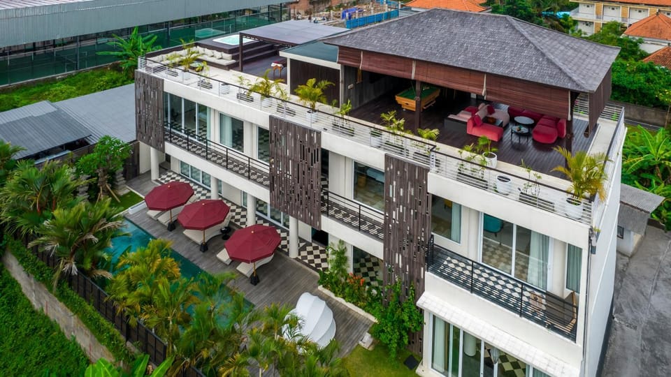 Property building, Bird's eye view, Garden view, Swimming pool