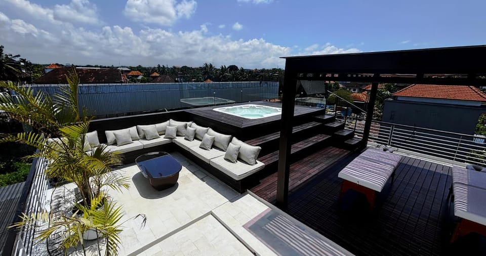 Property building, Patio, Hot Tub, Massage, Balcony/Terrace, Spa and wellness centre/facilities, Entertainment, internet