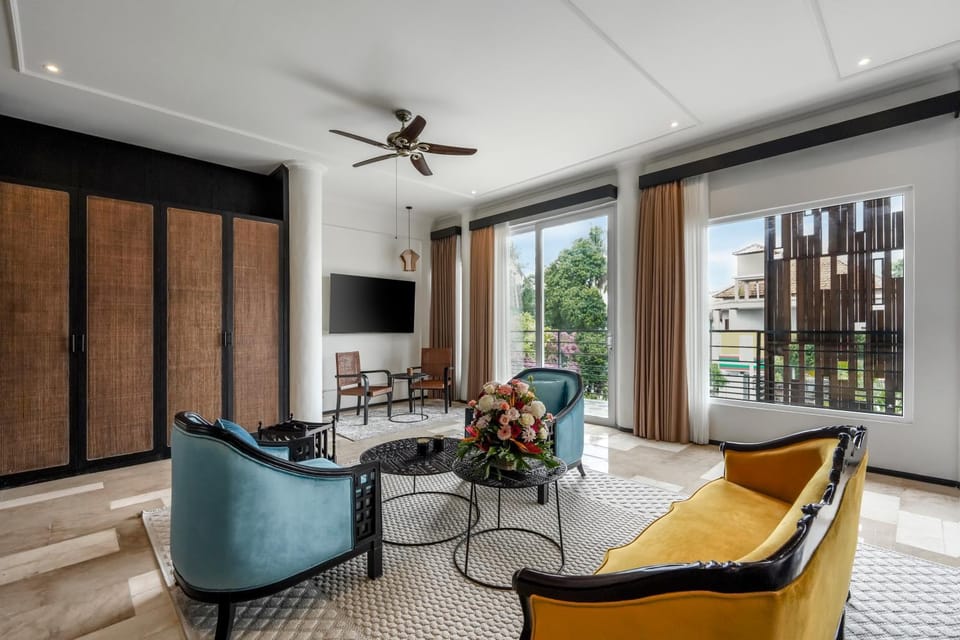 Property building, Balcony/Terrace, Seating area, Bedroom, Area and facilities, wardrobe