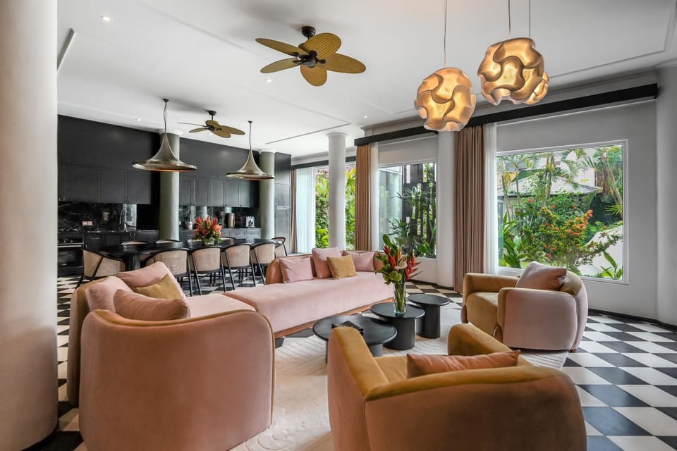 Communal lounge/ TV room, Living room, Seating area, Dining area, Area and facilities, Family