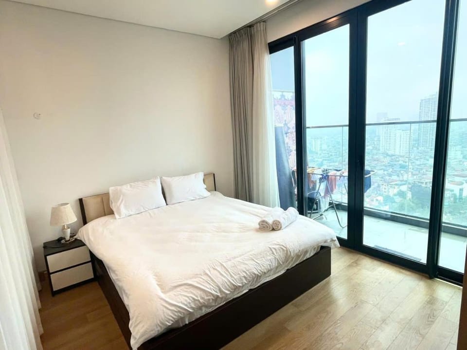 Apartment in Lancaster with City view Apartment in Hanoi