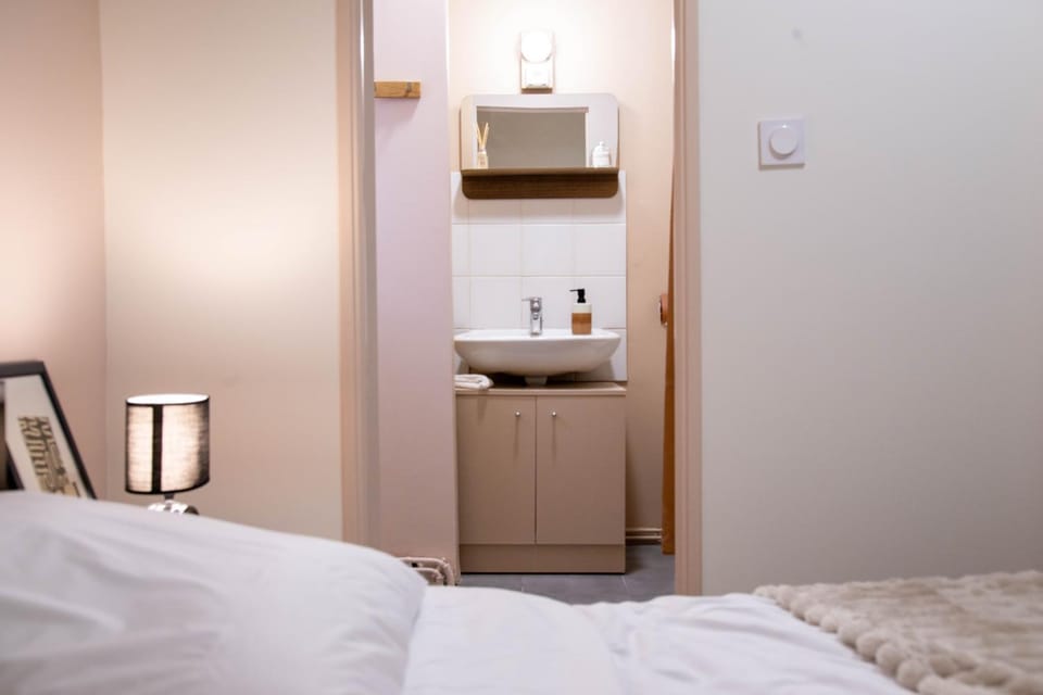Bed, Bathroom, Photo of the whole room, Bedroom