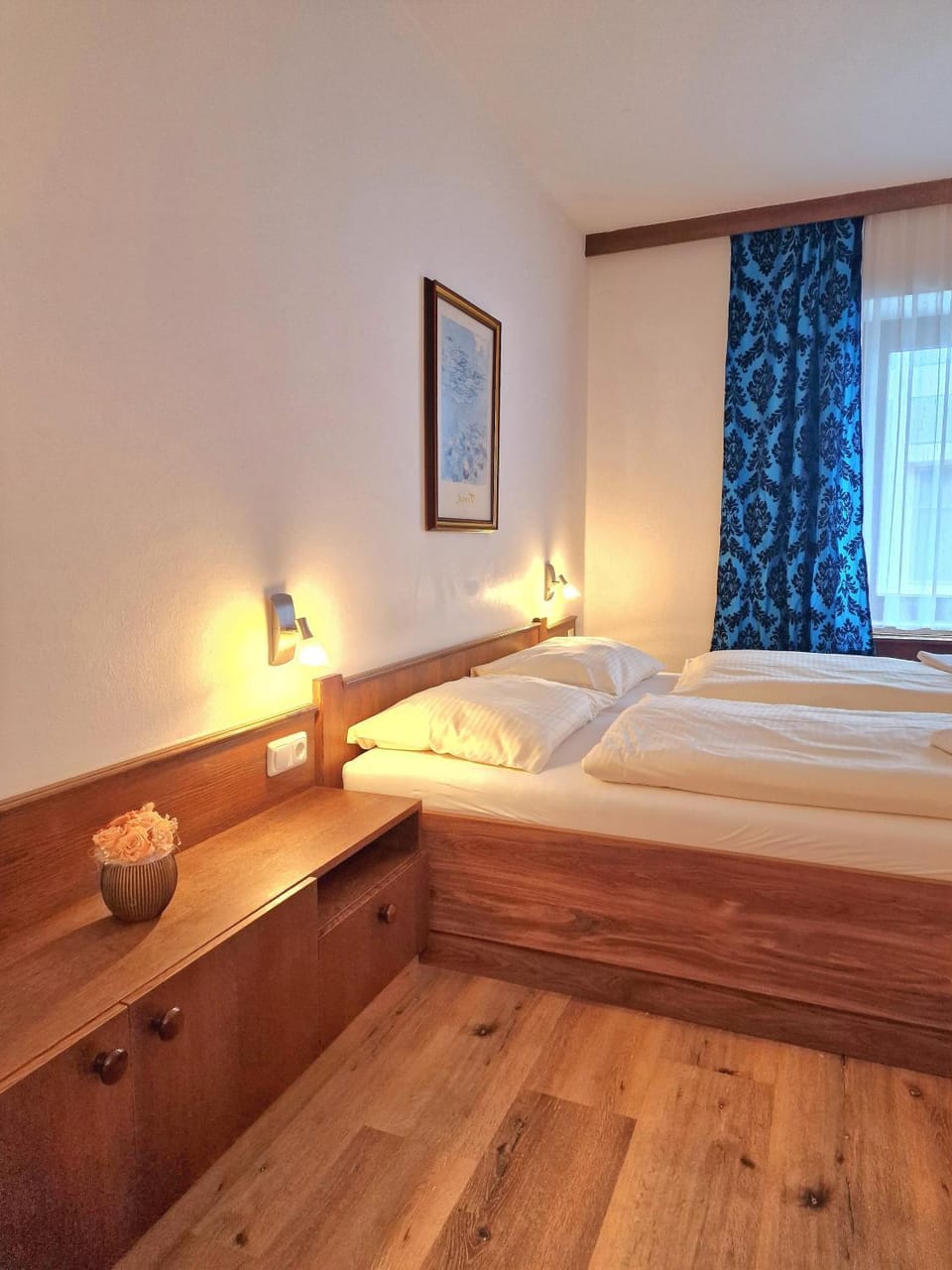 Bed, Photo of the whole room