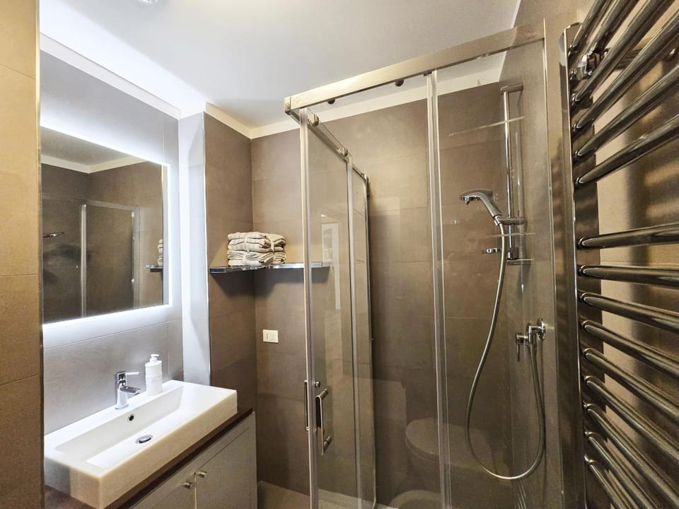 Shower, Bathroom, towels