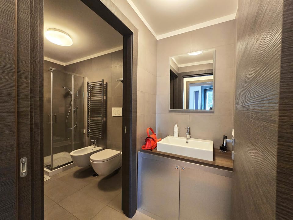 Bathroom, towels