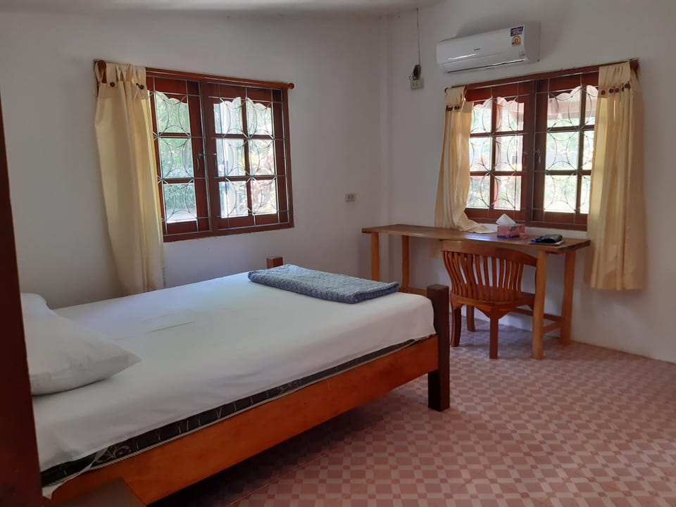 Bed, Bedroom, air conditioner