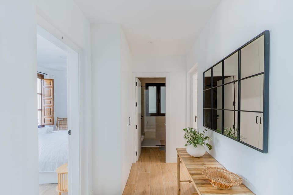 Suite Leal 4 Rooms Apartment in Granada