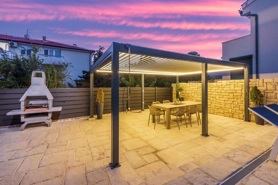 Property building, Pool view, sunbed
