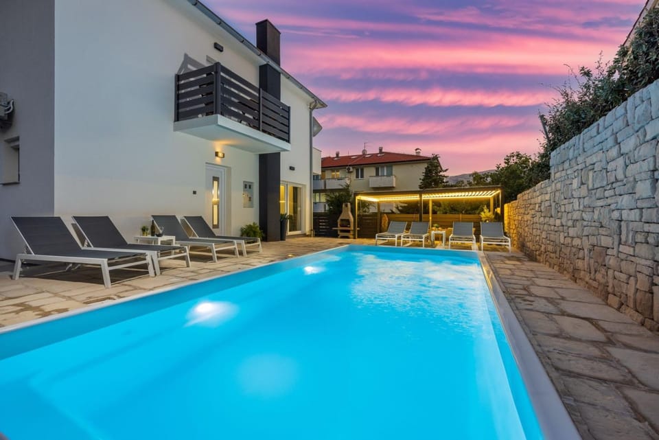 Property building, Natural landscape, Pool view, Swimming pool, Sunset, sunbed
