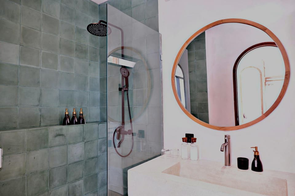 Shower, Bathroom, towels