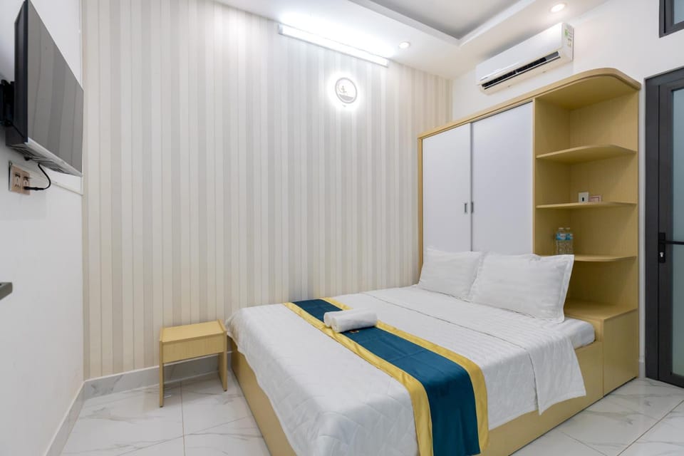 Bed, TV and multimedia, Photo of the whole room, Bedroom, wardrobe, air conditioner