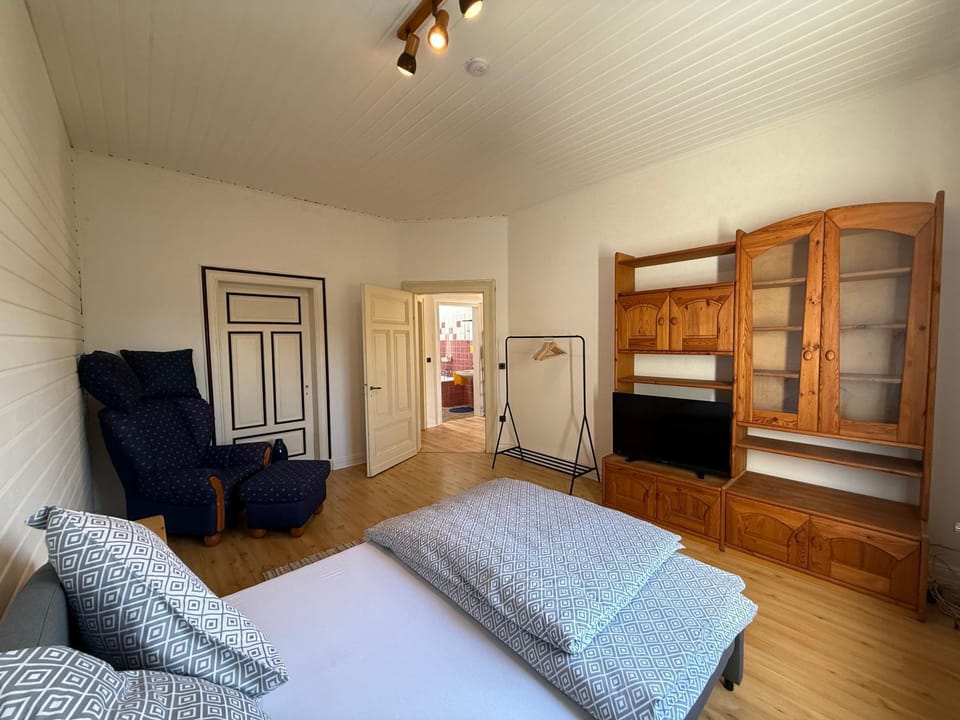 TV and multimedia, Photo of the whole room, Bedroom, wardrobe