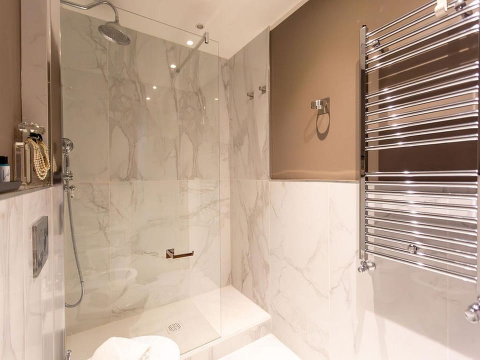 Shower, Bathroom, towels