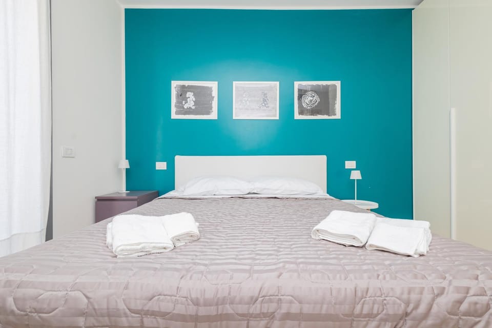 Bed, Photo of the whole room, Bedroom, heating, heating, towels, wardrobe, air conditioner, air conditioner