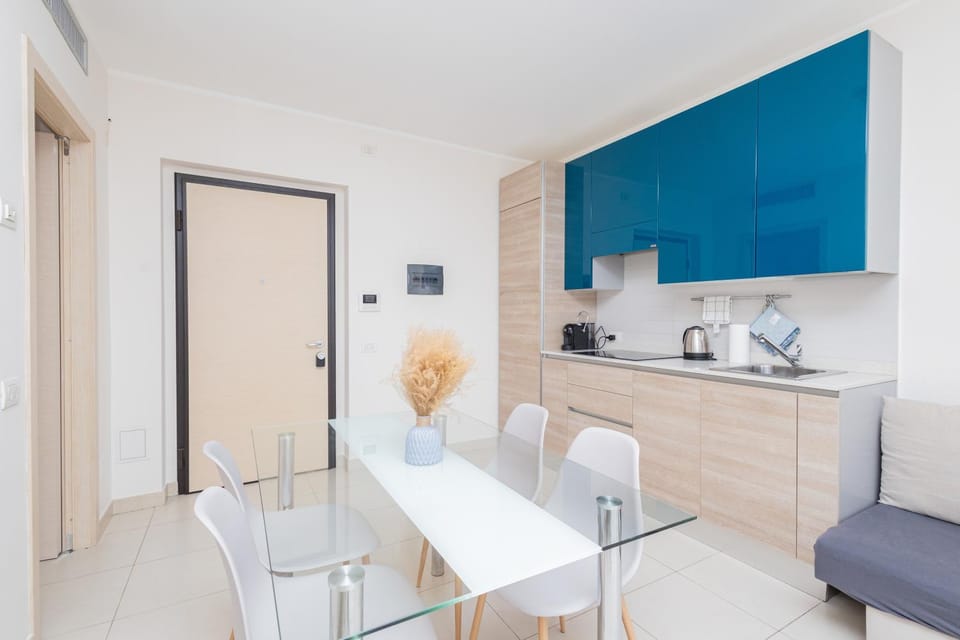 TV and multimedia, Coffee/tea facilities, Kitchen or kitchenette, Living room, Seating area, Dining area, dishwasher, pet friendly, stove, washing machine