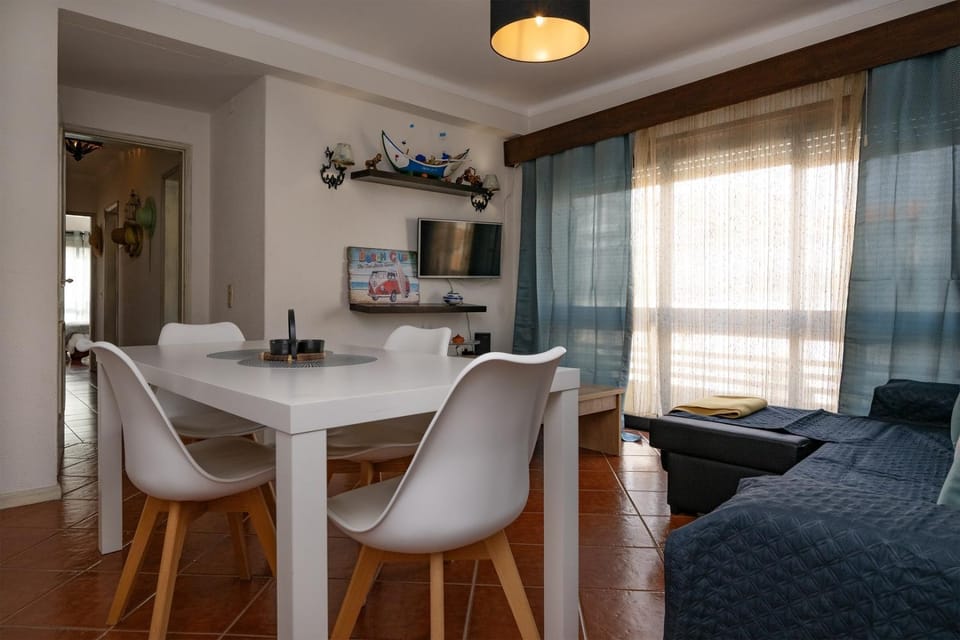 TV and multimedia, Seating area, Dining area