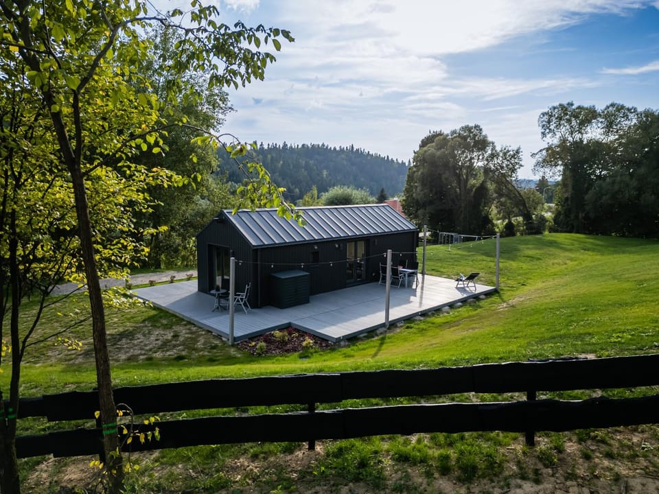 Property building, Spring, Day, Natural landscape, Garden, Garden view