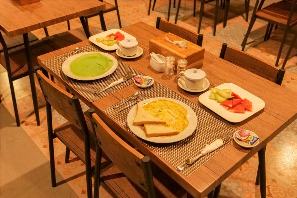 Food and drinks, Food, Breakfast, Continental breakfast, Lunch, Dinner, Drinks