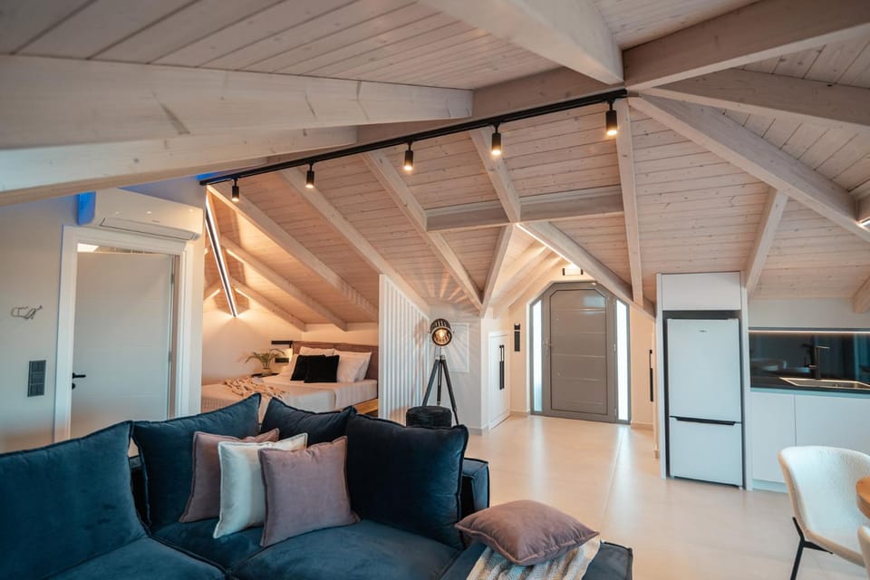 TV and multimedia, Kitchen or kitchenette, Living room, Seating area