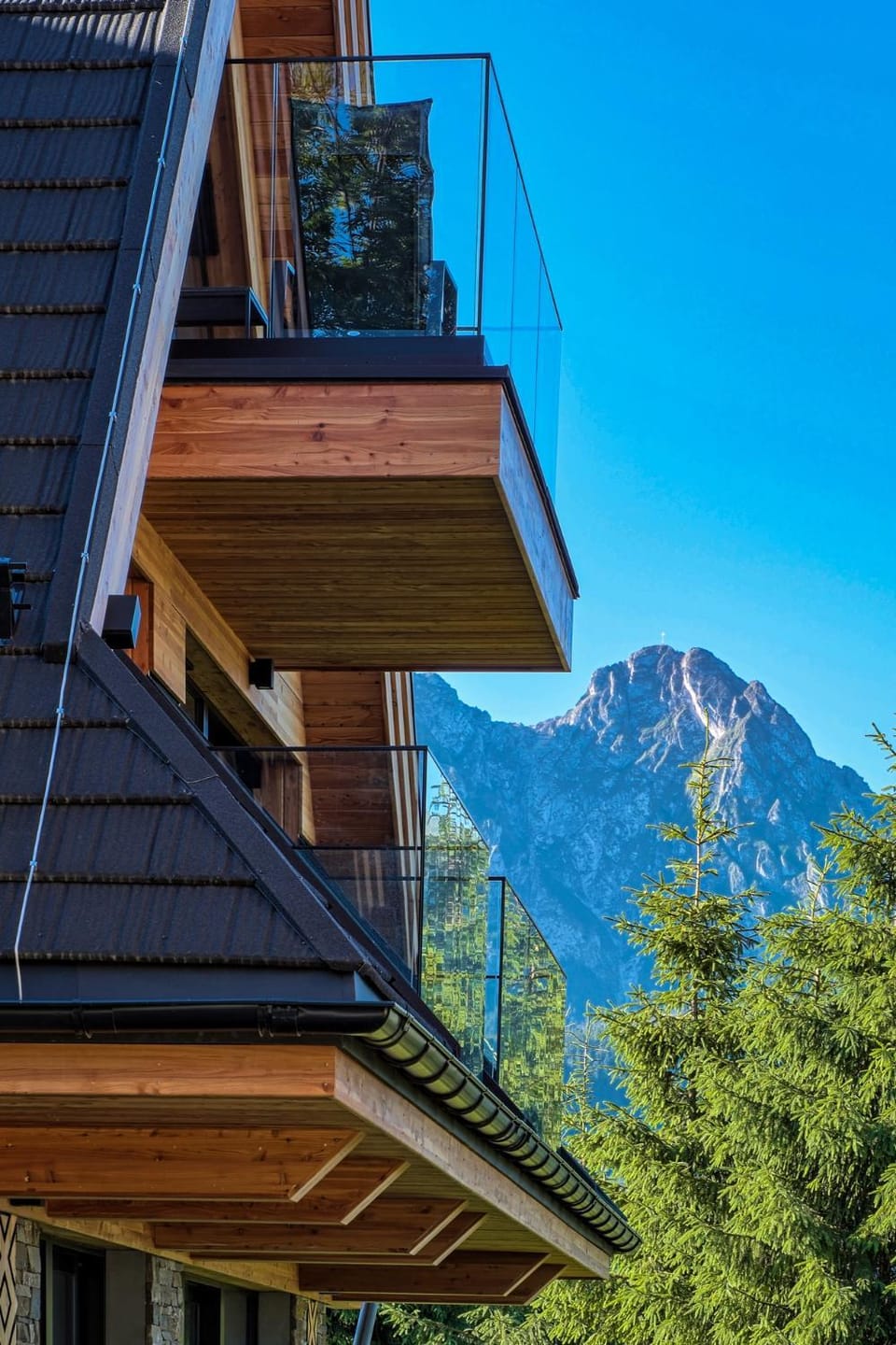 Property building, View (from property/room), Balcony/Terrace, Mountain view
