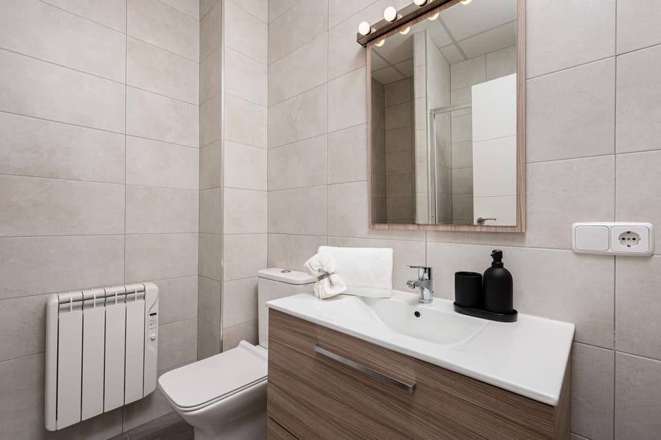 Bathroom, towels