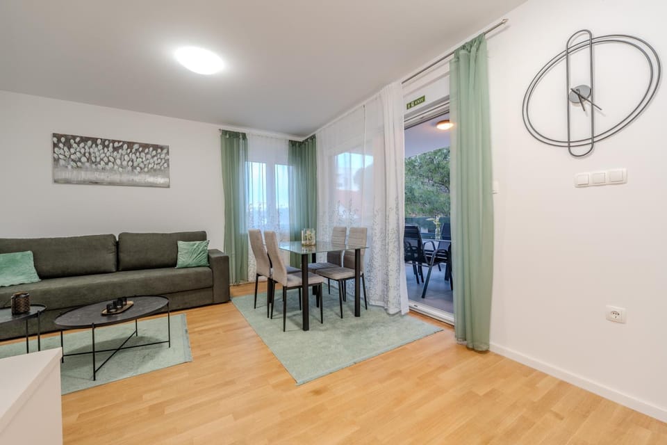 Villa Anita apartments with a pool Apartment in Novalja