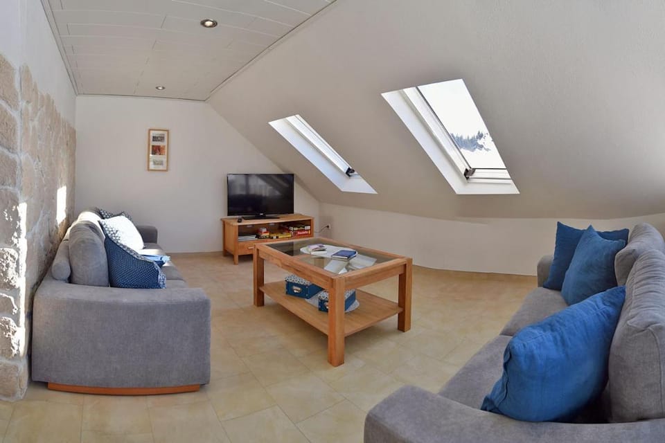 TV and multimedia, Seating area