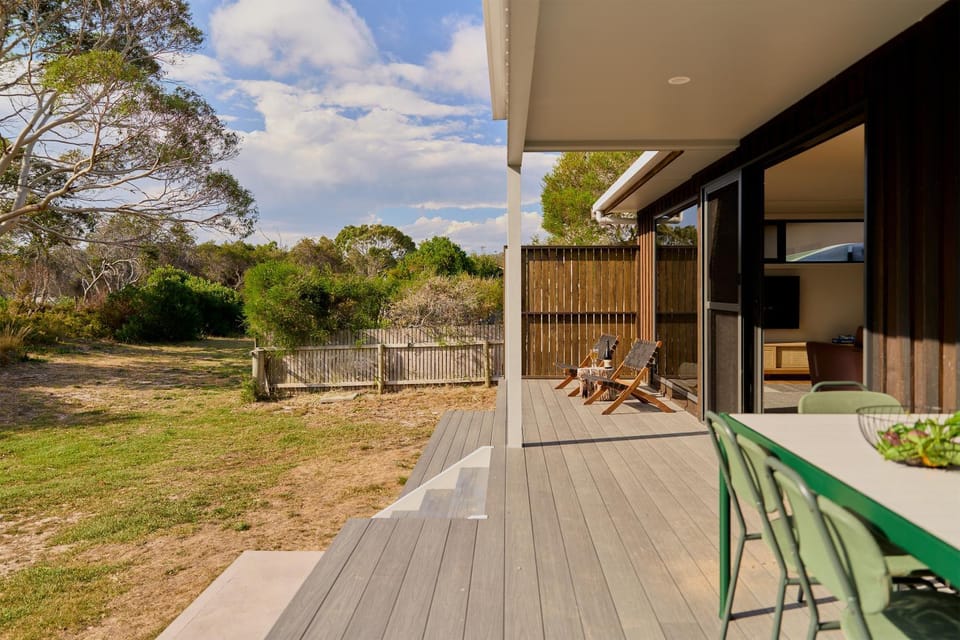 Property building, Patio, Spring, Day, Garden, View (from property/room), Balcony/Terrace, Garden view