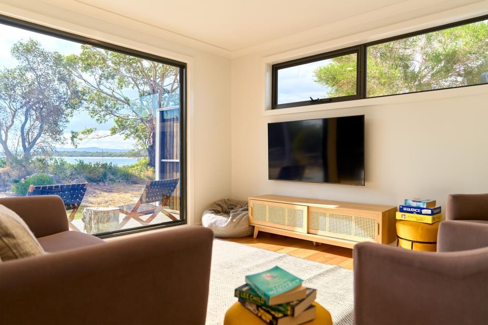 TV and multimedia, View (from property/room), Living room, Seating area, Sea view